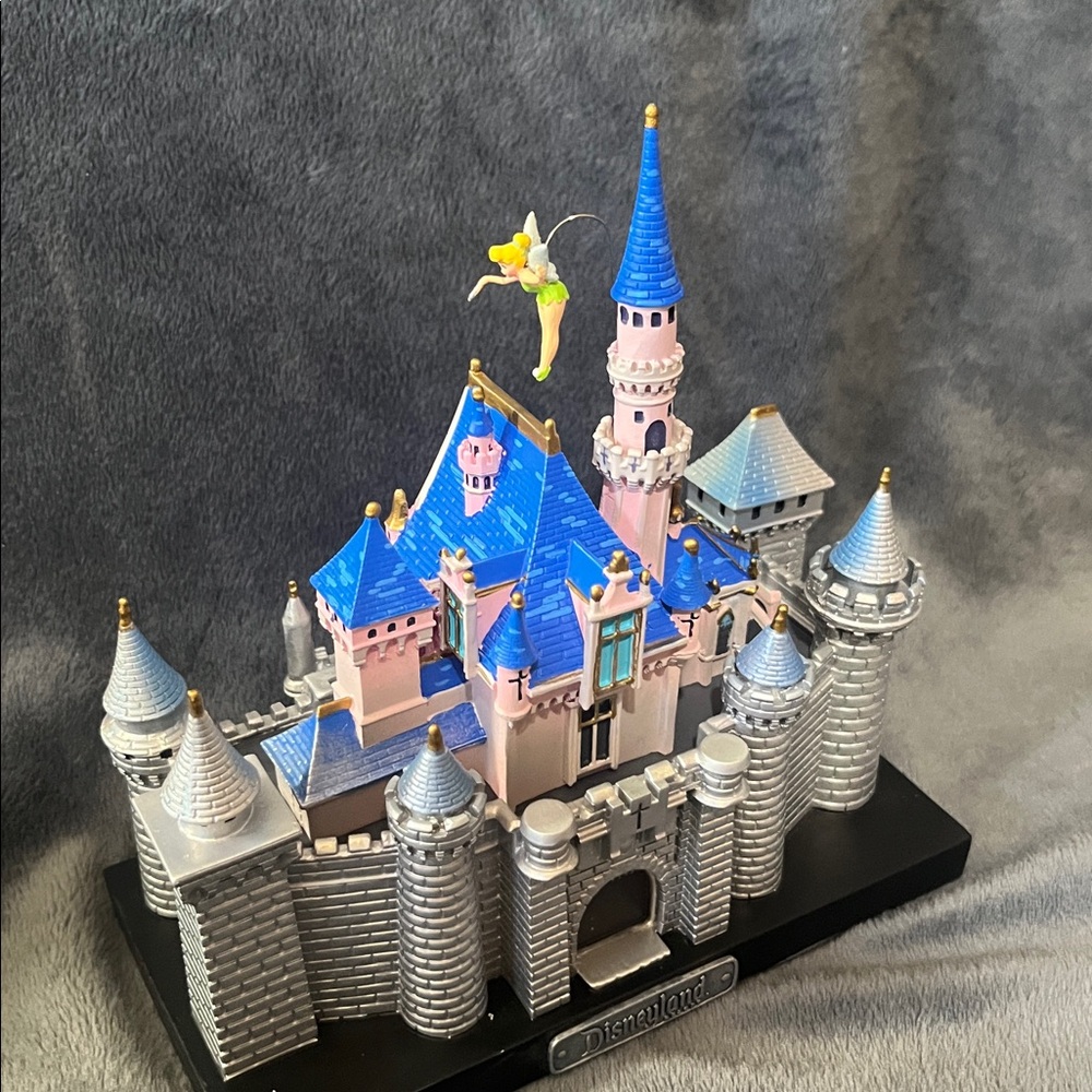 Disney Sleeping Beauty  Castle 100 years new w box DISNEYLAND - Picture 3 of 10
